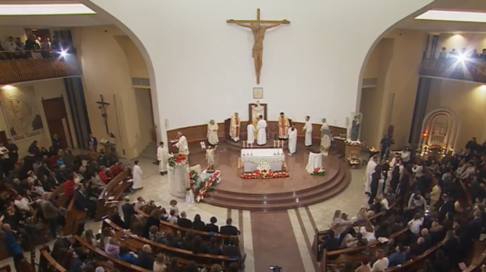 Besimtarët katolikë kremtojnë Pashkën, Imzot Dodaj: Rilindje në shpirtin e çdo shqiptari!