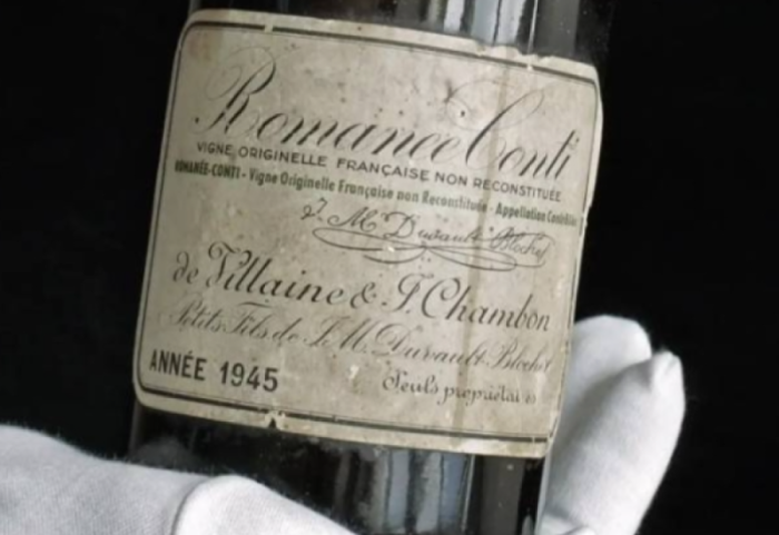 E prodhuar mes dy luftërave botërore, shishja e rrallë e verës shitet për shifrën “e çmendur”