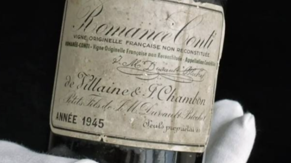 E prodhuar mes dy luftërave botërore, shishja e rrallë e verës shitet për shifrën “e çmendur”