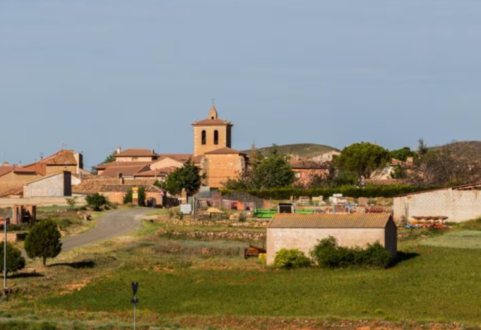 Doni të jetoni në Spanjë? Ky fshat iu ofron banim falas dhe punë të garantuar