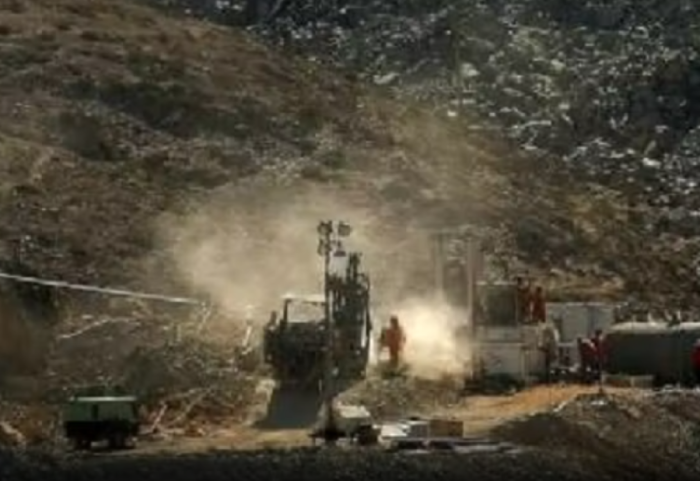 Shpëtohen 41 minatorë në Luhansk, u bllokuan në galeri nga sulmet ukrainase