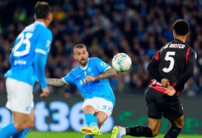 Napoli merr fitoren e pestë radhazi, “viktima” e radhës Milani