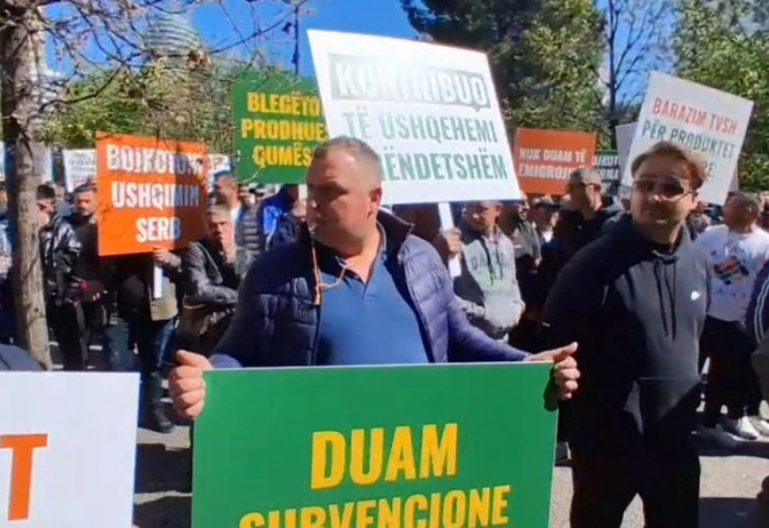 Heqja e naftës falas nga qeveria, fermerët në protestë