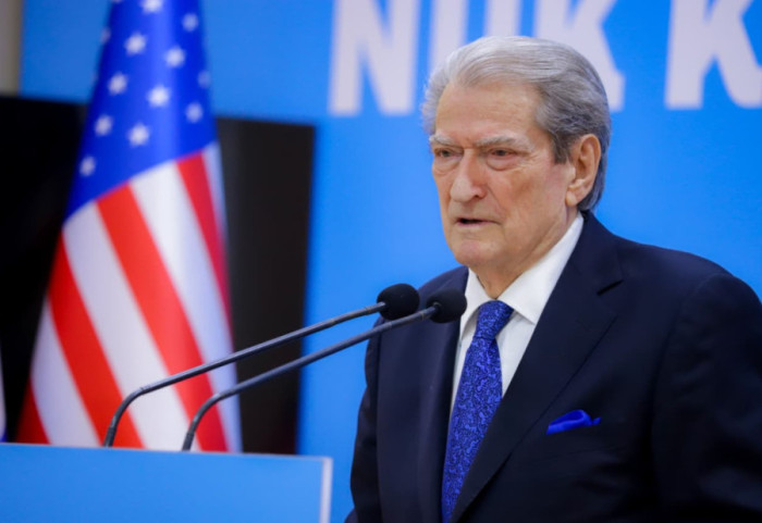 "Rama mashtroi për bonuset", Berisha: Rritja e çmimeve po godet pensionistët