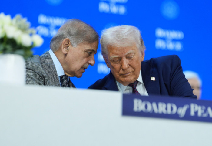 “Shty ultimatumin me 2 javë”, Pakistani kërkesë për ndaljen e sulmit, Trump: Jemi në negociata të nxehta!