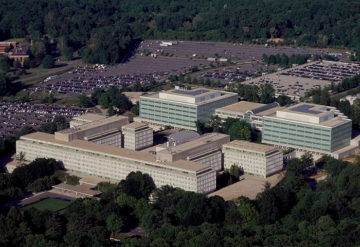 CIA kërkon punonjës, paga deri në 300 mijë dollarë