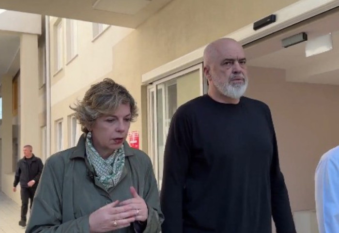 “Shqipëria ka mjekë fantastikë”, Rama viziton Spitalin Rajonal të Lezhës: Do të rrisim pagat