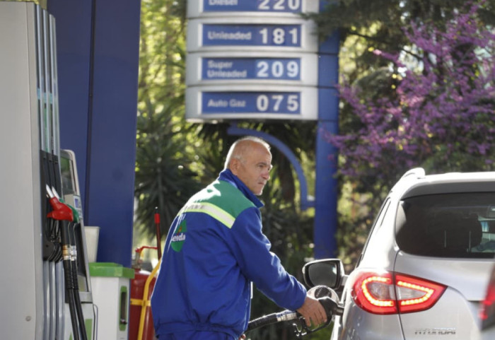 Nafta në 220 lekë/litër, Braçe kritika qeverisë dhe Bordit, propozon punë nga shtëpia