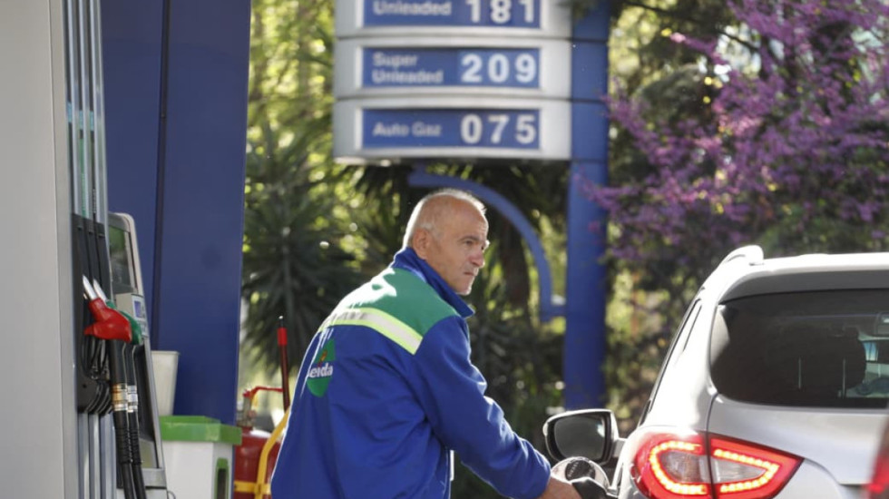 Nafta në 220 lekë/litër, Braçe kritika qeverisë dhe Bordit, propozon punë nga shtëpia