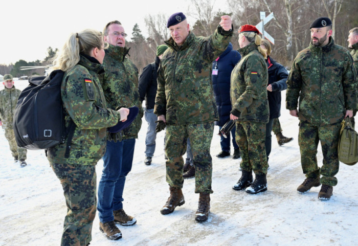 Shërbimi i deyrueshëm ushtarak, Gjermania pezullon një nen të ligjit vetëm në kohë paqeje