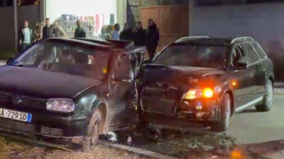 Nuk i ndaloi policisë, shkakton aksident dhe përfundon në spitalin e Fierit