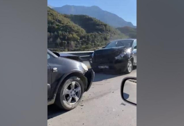 Makinat përplasen në rrugën e Lumit të Vlorës, disa të lënduar