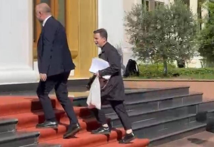 Braçe me qese me perime në Kuvend, sot interpelanca me ministrin e Bujqësisë