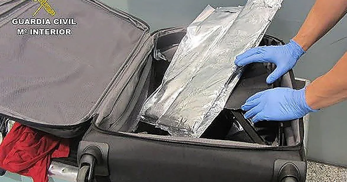 nena-dhe-vajza-mbushen-valixhet-me-kokaine-arrestohen-ne-aeroport