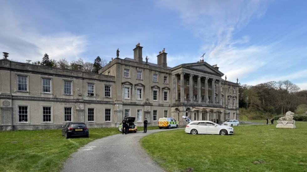 Kështjella ku u mbajt një ballo për Mbretin gjendet e mbushur me kanabis