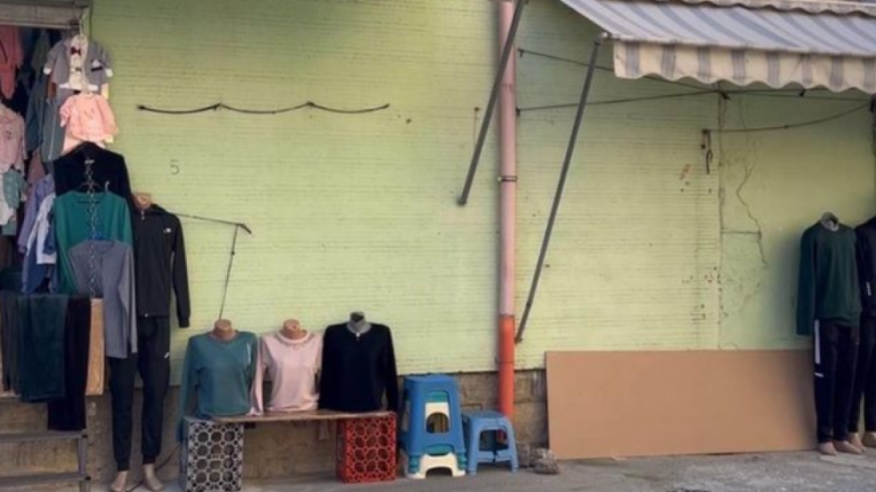 Lirimi i hapësirave publike, policia ndërhyn në tregun e “maqedonasve” në Korçë