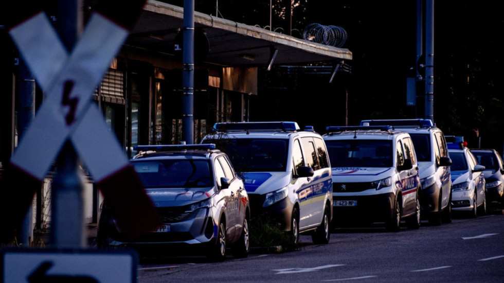 Horror në Francë, fëmija 9-vjeçar i mbyllur në furgon prej dy vitesh nga i ati