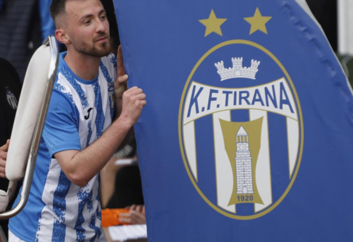 FIFA i bllokon merkaton Tiranës, bardheblutë kanë humbur gjashtë çështje ndaj ish-lojtarëve