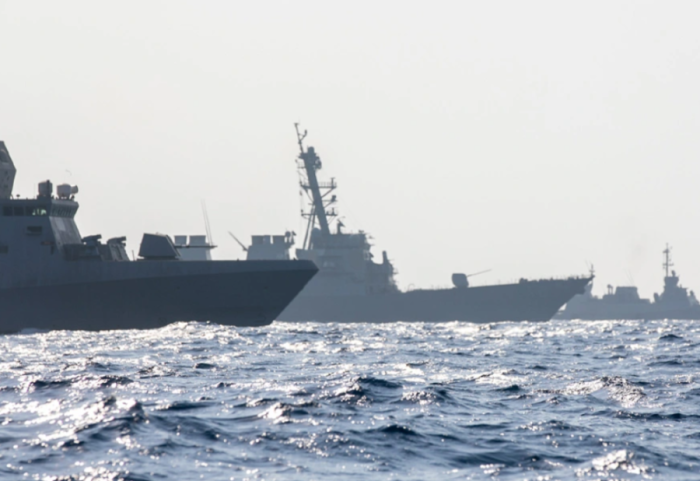 “Ju kemi në shënjestër”, momenti kur Irani kërcënon për të goditur luftëanijen e SHBA në Hormuz