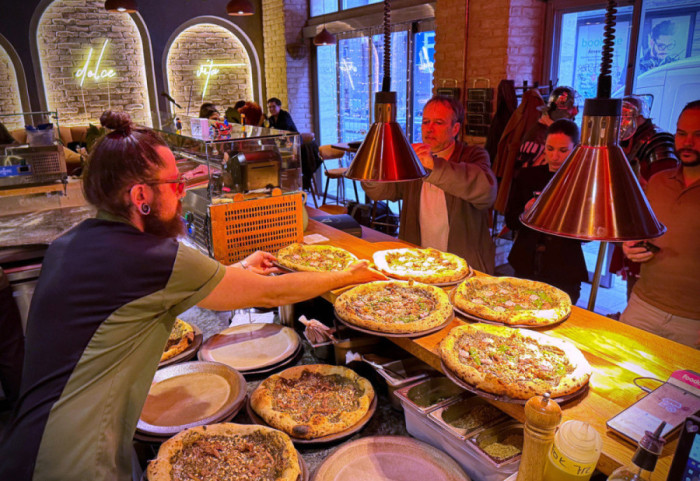 Studimi befasues, ngrënia e picës mund të na bëjë të palumtur