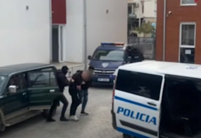 Goditet grupi i kokainës në Dimal, tre në pranga dhe dy në kërkim