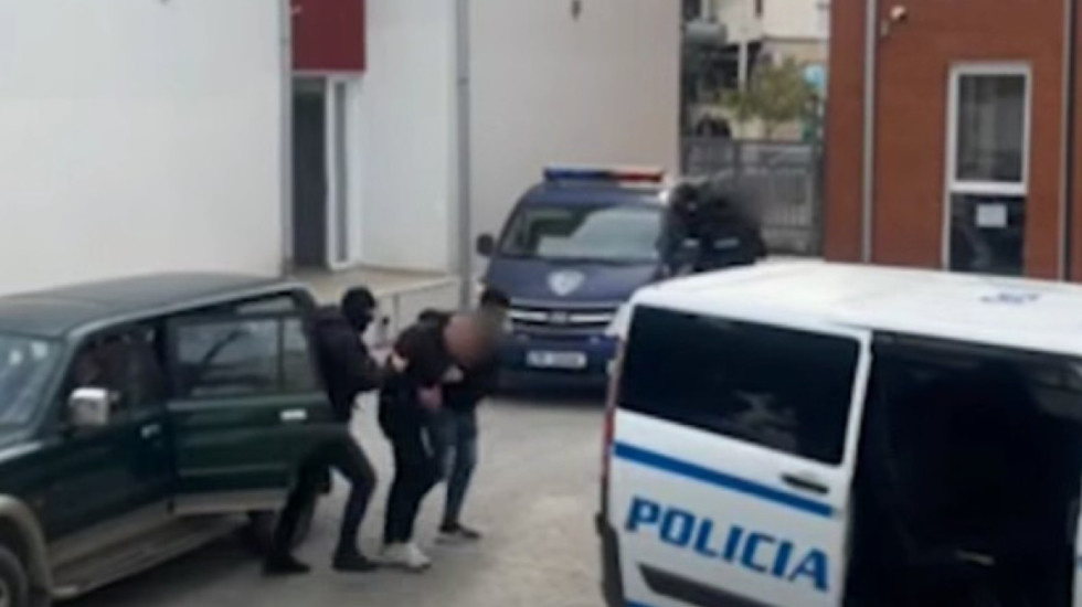 Goditet grupi i kokainës në Dimal, tre në pranga dhe dy në kërkim