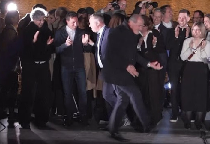 Kërcim si Mik Jagger, ja si e festuan politikanët hungarezë disfatën e Orban