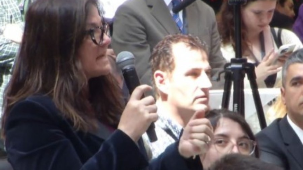 “Hapni dyert, Shqipërisë nuk i mungon truri”, juristja nga Italia shkund Samitin e Diasporës