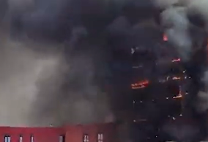 Zjarr në një kompleks banimi pranë QSUT-së