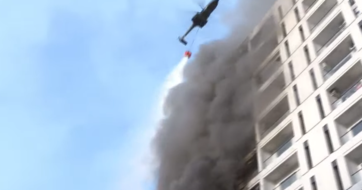 4 orë në luftë me flakët  zjarri shkrumbon pallatin në Tiranë  11 të lënduar