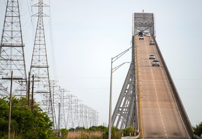 Rihapet ura e frikshme e Teksasit