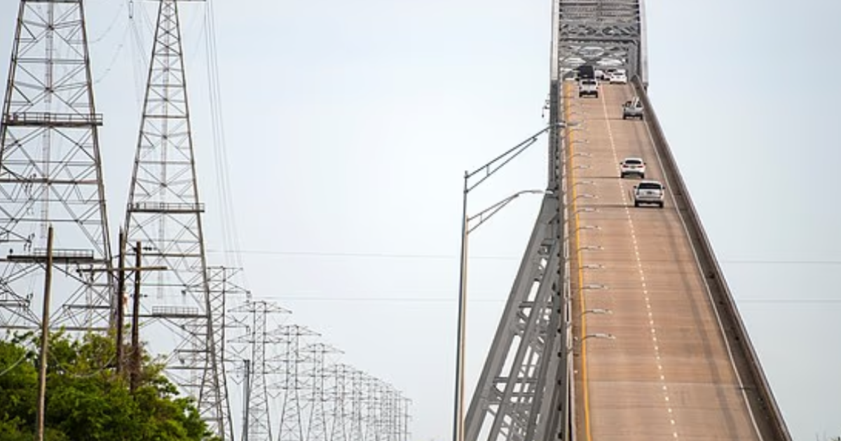 Rihapet ura e frikshme e Teksasit