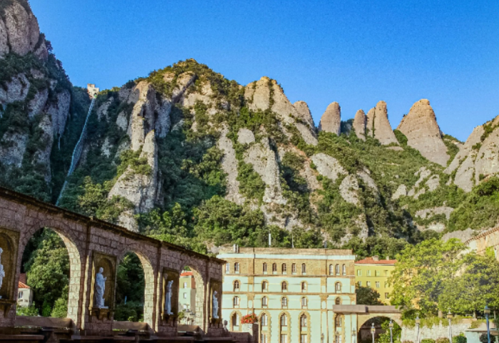 Tragjedi në malet spanjolle, shkëmbinjtë iu marrin jetën 2 alpinistëve