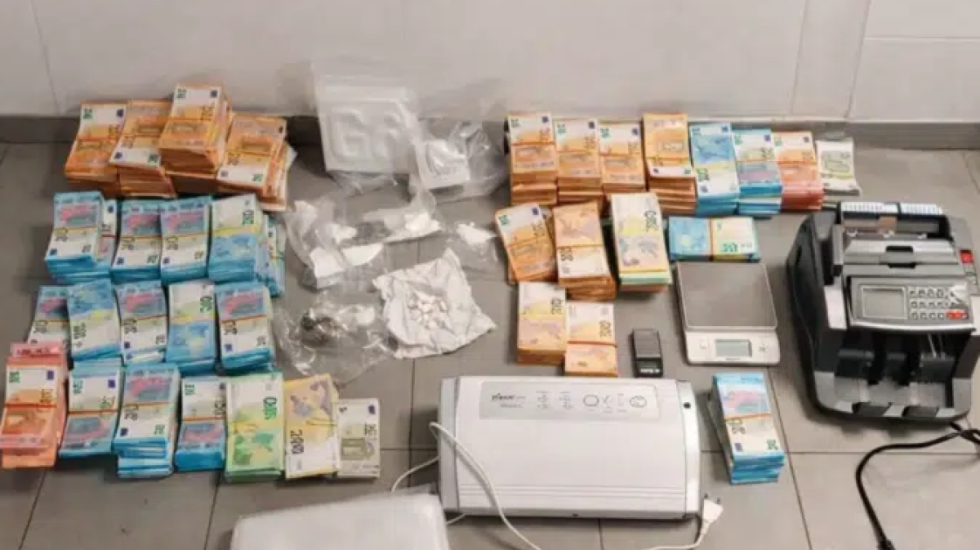 500 mijë euro dhe kokainë, shqiptari përplas policin gjatë tentativës për t’u arratisur