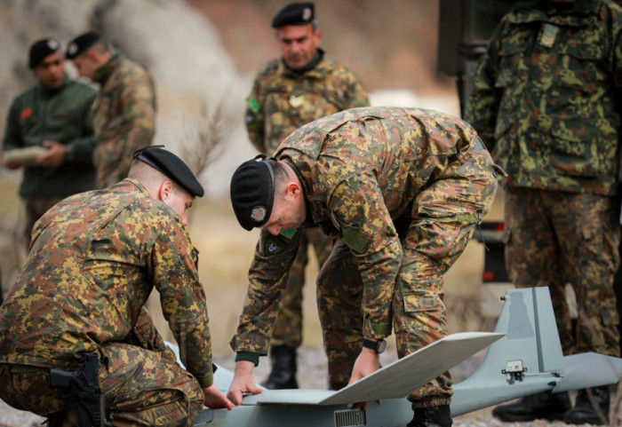 Ushtria amerikane dhe ajo shqiptare stërviten në Bizë me dronët ‘Puma’