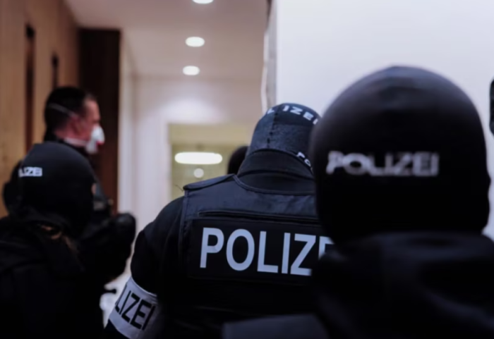 Europoli godet “kartelin” e Ballkanit, kapet një nga drejtuesit dhe 11 anëtarë