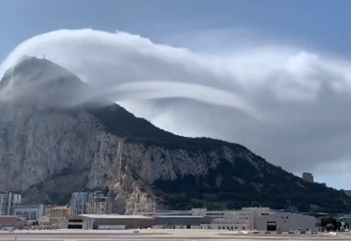 Fenomeni mahnitës si formohen retë: Nga blu, qielli bëhet gri në çast