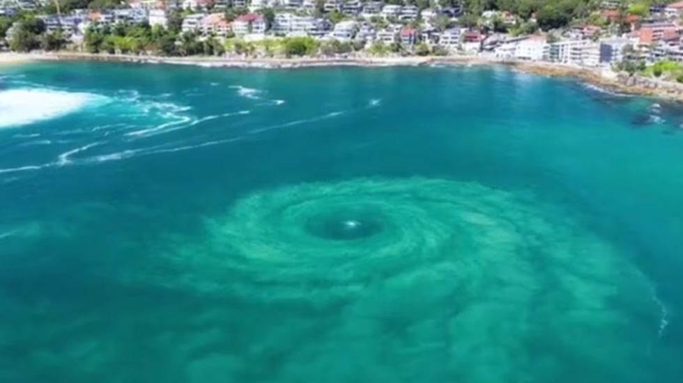 Droni zbulon fenomenin e fshehtë të detit që mund të marrë jetë njerëzish