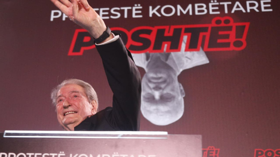 Berisha në protestë: Jemi shpresa e vetme për shpëtimin e Shqipërisë nga narkoshteti