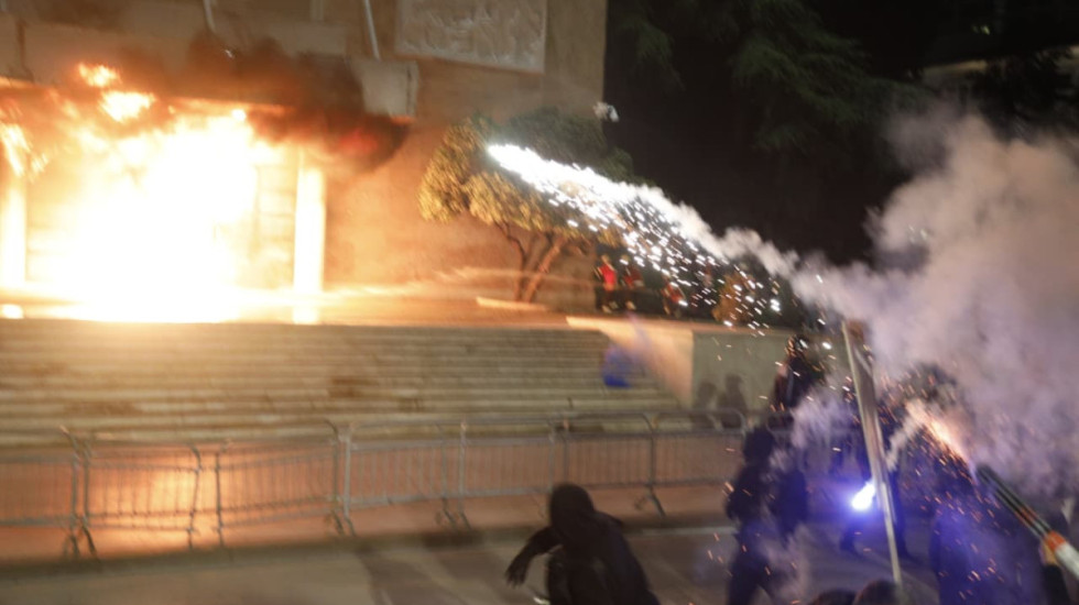 Bilanci i protestës së PD, 11 të arrestuar nga policia, 4 protestues dhe 5 efektivë në spital