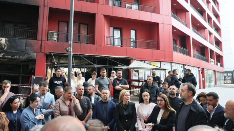 Pallati i djegur 'nën patronazhin' e socialistëve, pas Koçiut dhe Manastirliu me banorët: Bonus qiraje dhe dëmshpërblim