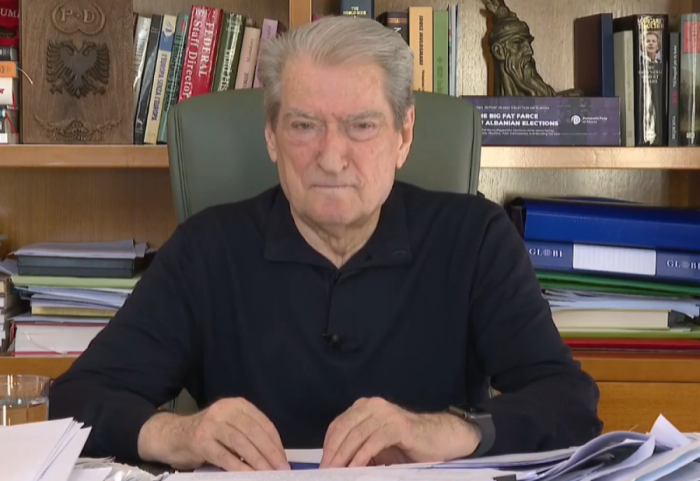 "Dhunë shtazarake ndaj protestuesve të arrestuar", Berisha akuza policisë dhe thirrje për bashkim frontit opozitar