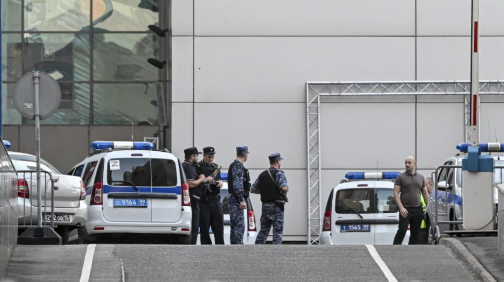 Të shtëna në Kiev, 5 të vdekur, 10 të plagosur, Zelensky: Autori i masakrës është vrarë