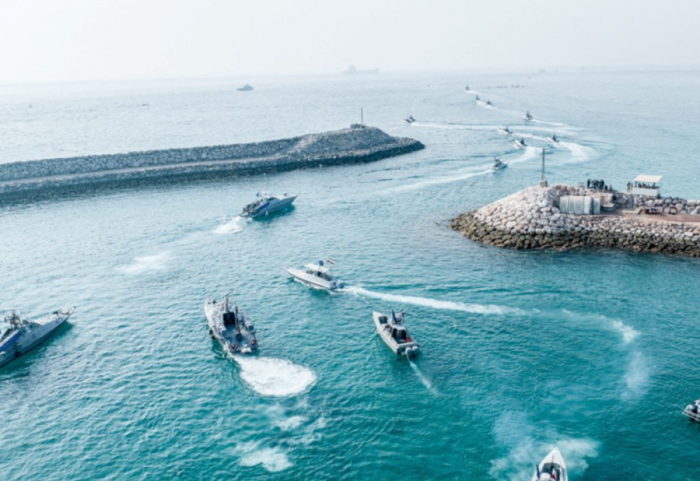 Irani nxjerr “flotën e mushkonjave” kundër anijeve tregtare në Hormuz