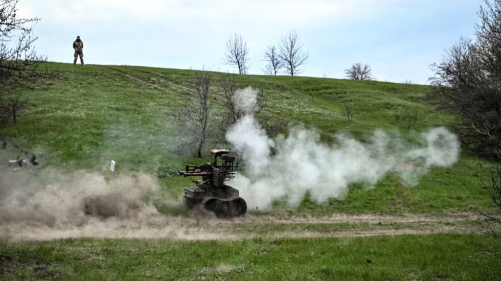 "Robotët nuk gjakosen", Ukraina dërgon makineri në vend të ushtarëve njerëz në fushë betejë