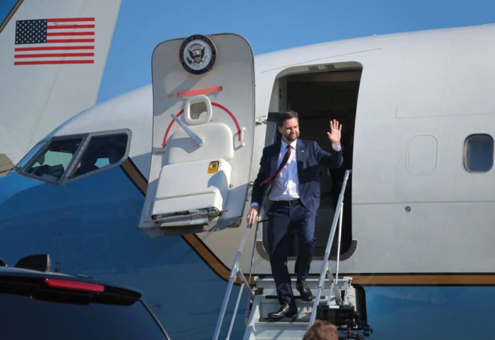 Teherani i pavendosur për tu ulur në negociata, Trump dërgon zv.presidentin JD Vance në Pakistan