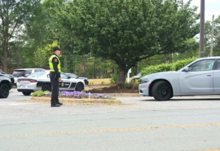 Panik pranë një shkolle në Karolinën e Veriut, 2 viktima gjatë një sherri mes të rinjve