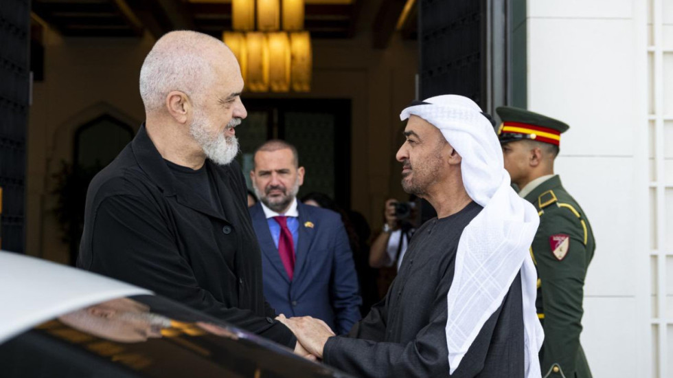 Rama poston pamje nga vizita në Abu Dhabi, takimi me Sheikun e Emirateve