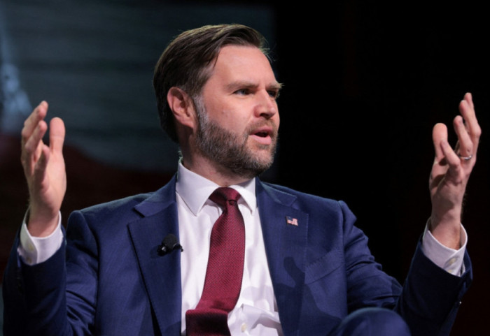 JD Vance pritet të udhëtojë pasdite drejt Islamabadit, Khamenei jep “dritën jeshile” për bisedime