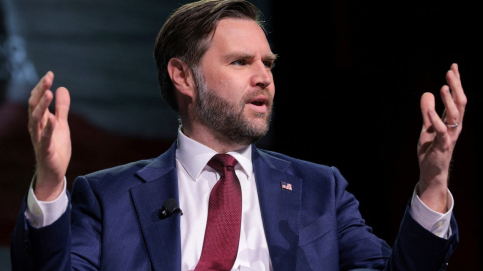 JD Vance pritet të udhëtojë pasdite drejt Islamabadit, Khamenei jep “dritën jeshile” për bisedime